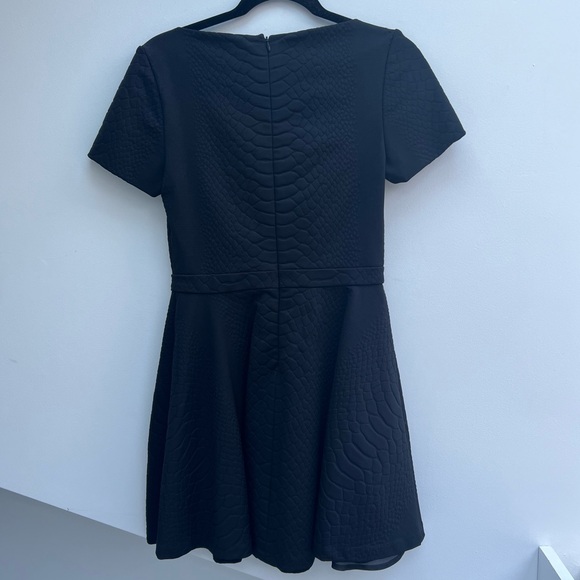 Sally LaPointe sz 4 structured black mini dress w/ embossed snake skin pattern - Picture 2 of 8